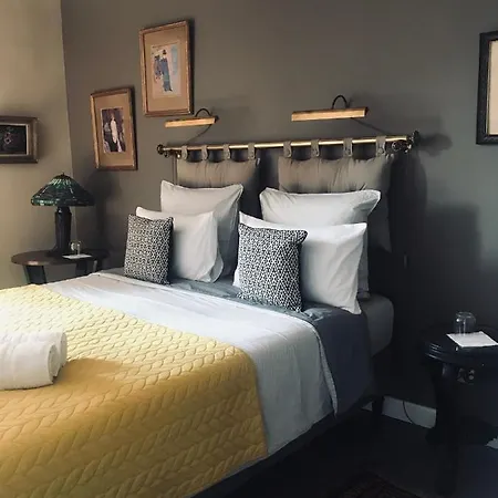 Du Cloitre Bed & Breakfast *